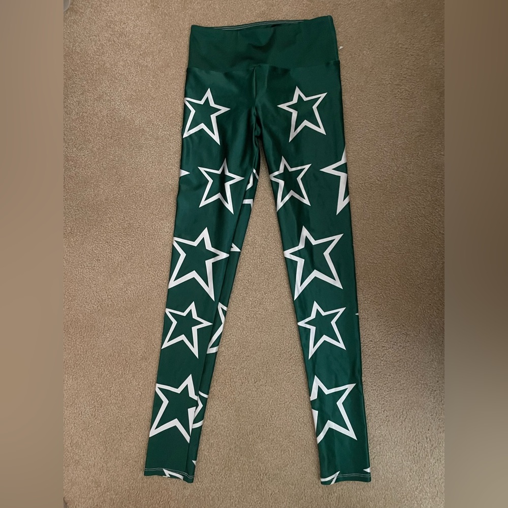 Gold sheep leggings. Size small. Green stars.